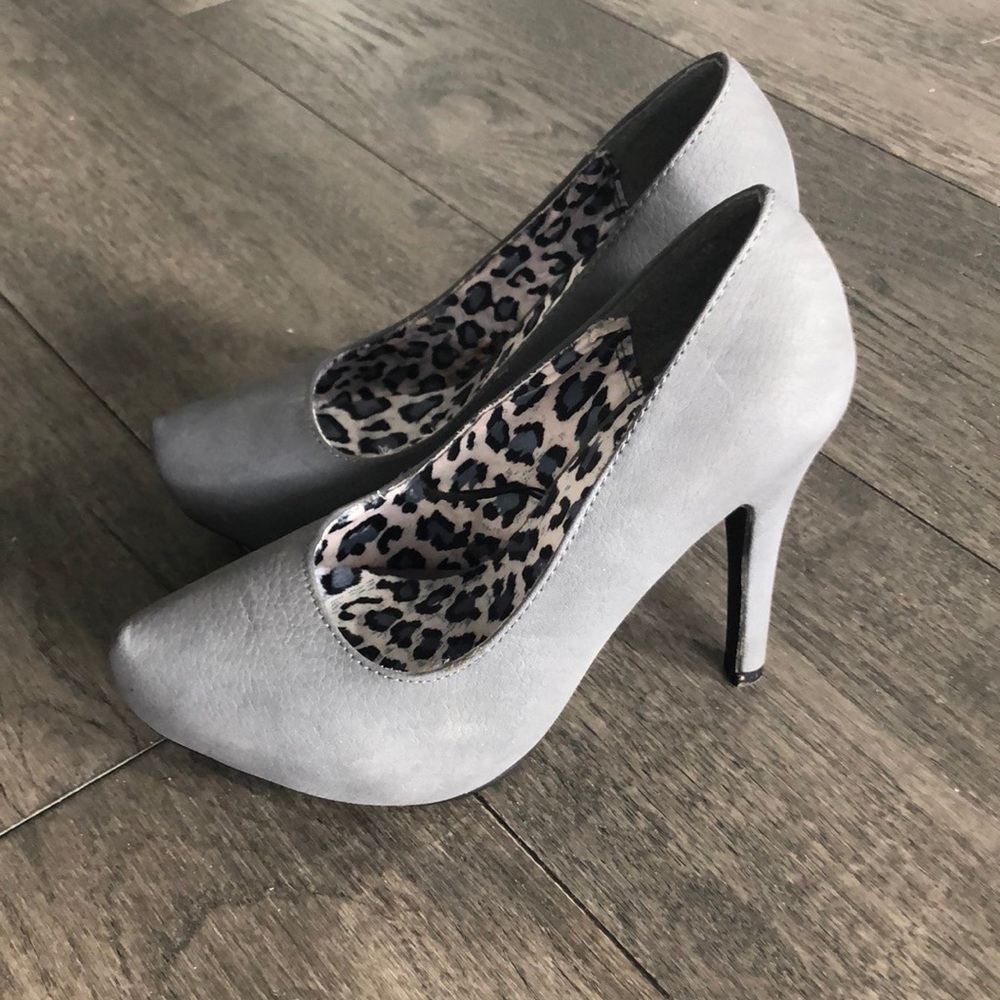 Forever 21 Woman’s pumps - Picture 2 of 8